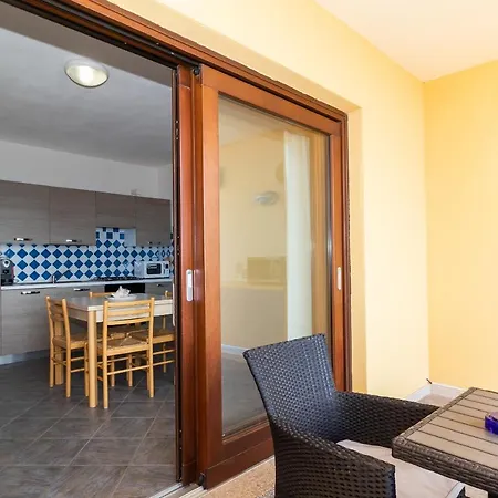 Con Piscina 03 شقة Trinità dʼAgultu