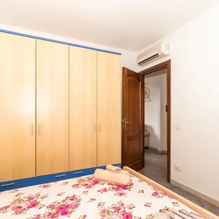 Con Piscina 03 شقة