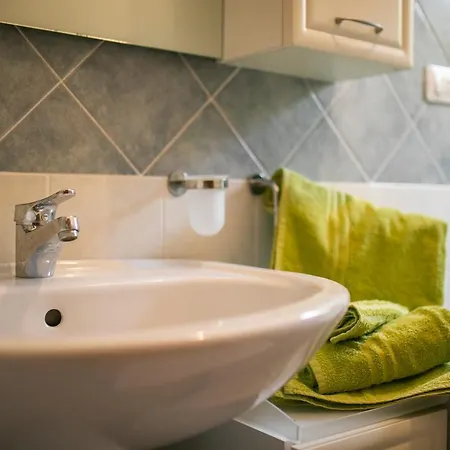 Con Piscina 03 شقة *